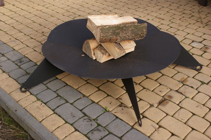 Gartenherd Feuerstelle Nummer 1 Runder Tisch aus Stahl lackiert hitzebeständig